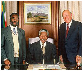 Interimsregierung mit Mandela mit Vizepräsidenten De Klerk und Mbeki